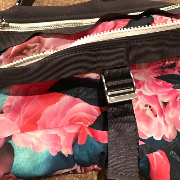 Lululemon secret garden go lightly bag - Picture 4 of 5